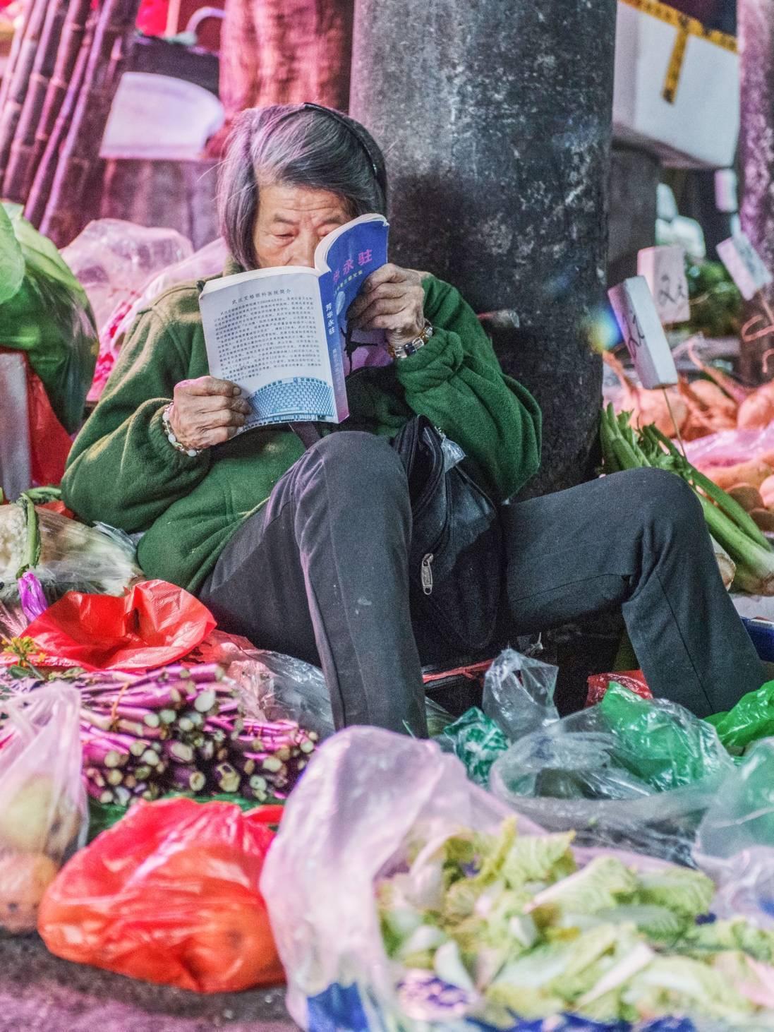疫情开始与结束的时间，全球视角下的观察与探讨