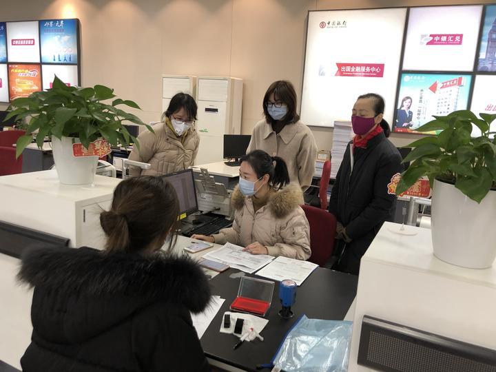 疫情的开始与持续，回顾过去几年全球的挑战与应对