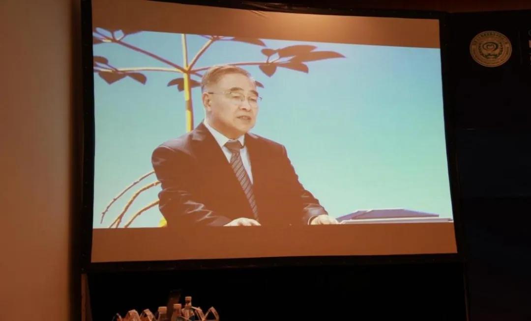 中国疫情的开始与演变，回顾与前瞻