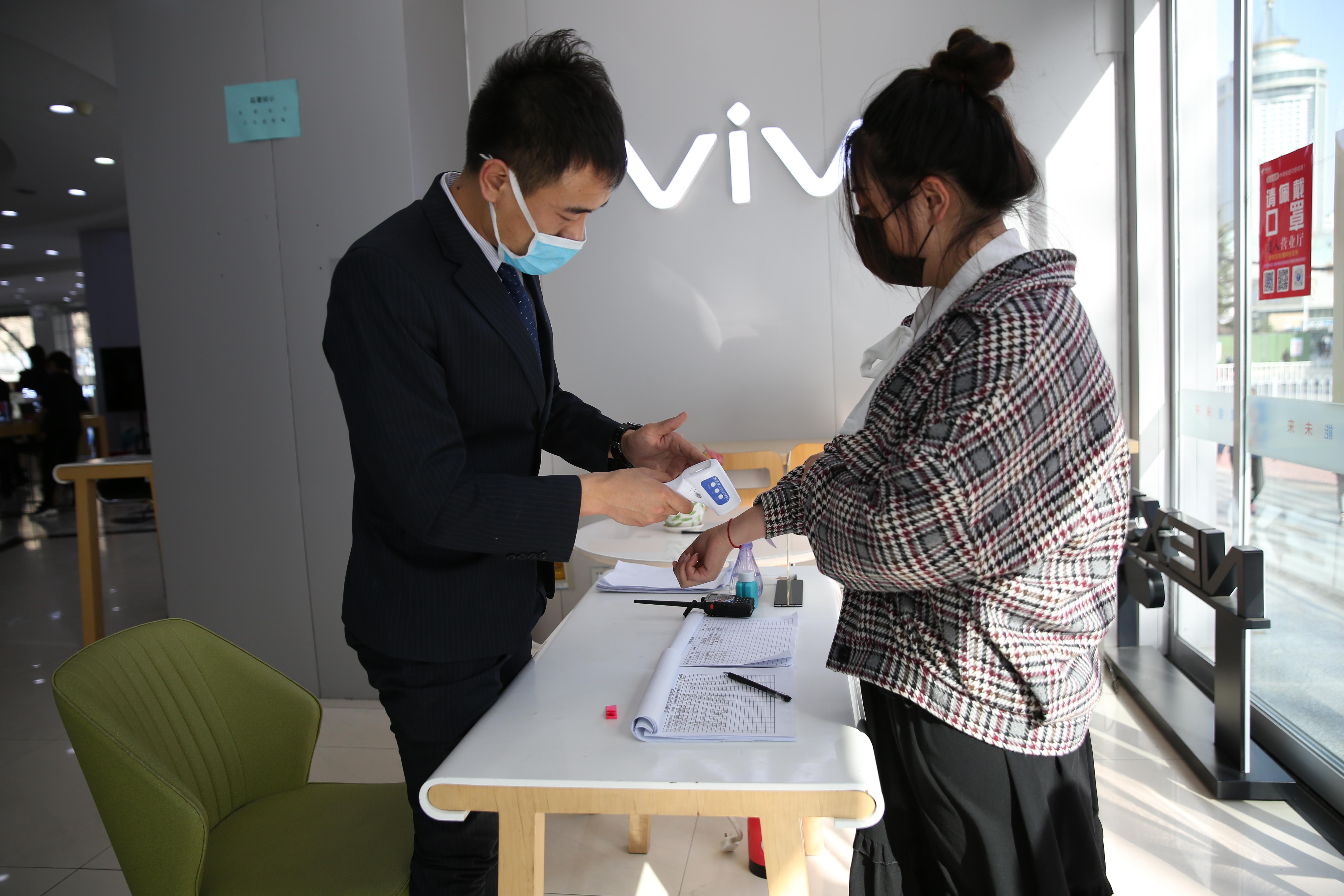 甘肃兰州疫情下的坚守与希望力量