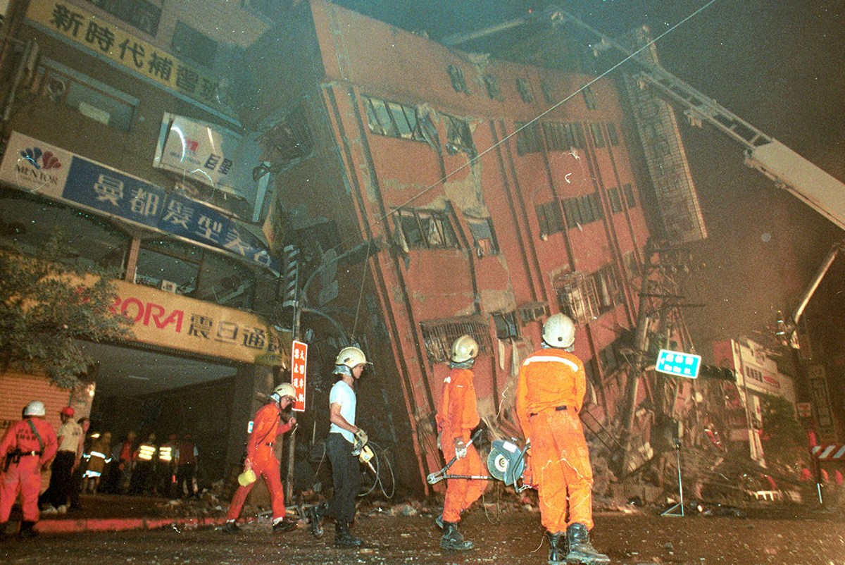 台湾921大地震背后的故事与启示——纪念灾难中的坚韧与重生