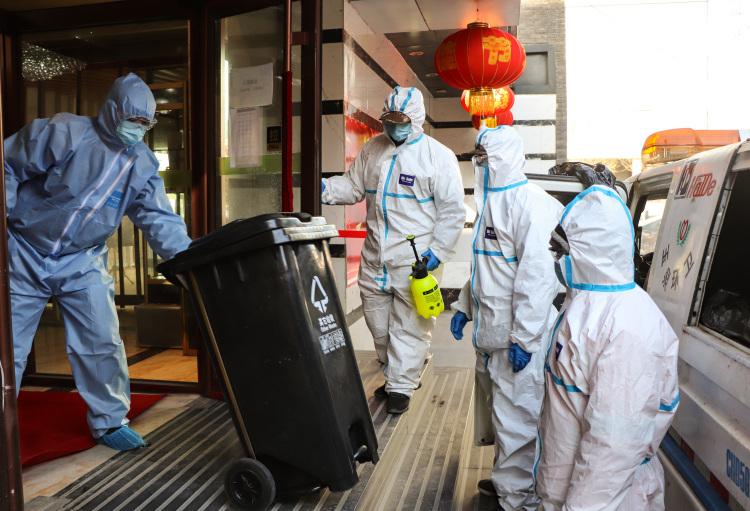 新冠疫情终结的时间与条件探究，何时能迎来疫情结束的希望曙光？