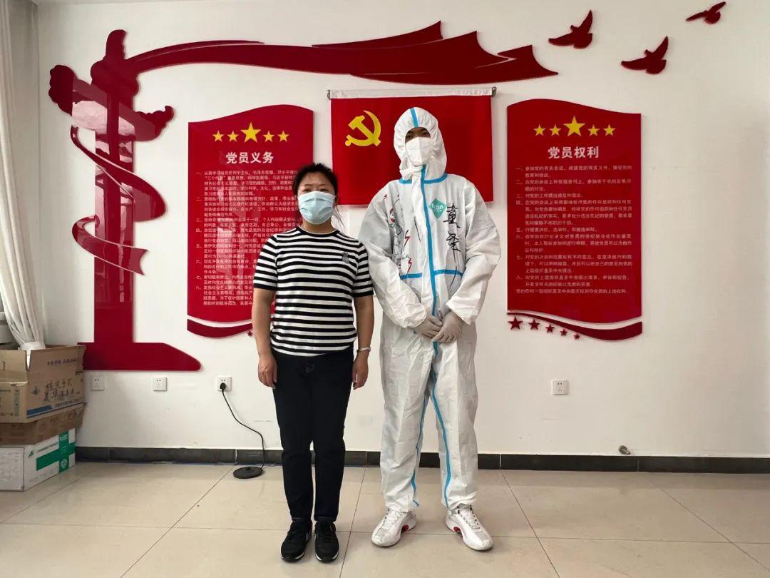 一线抗疫的真实写照，疫情英语在此地留下印记