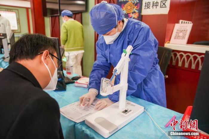 新冠病毒最新动态，全球疫苗研发进展及防控策略调整（2024年）