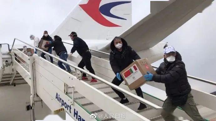 全球疫情的挑战与希望，共同抗击疫情之路的曙光初现