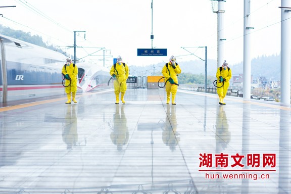 疫情中的志愿者力量，温暖与希望的无形纽带传递人间真情