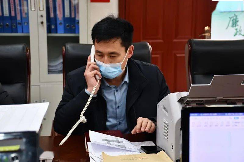 疫情防控指挥部的电话，连接民众与安全的生命线