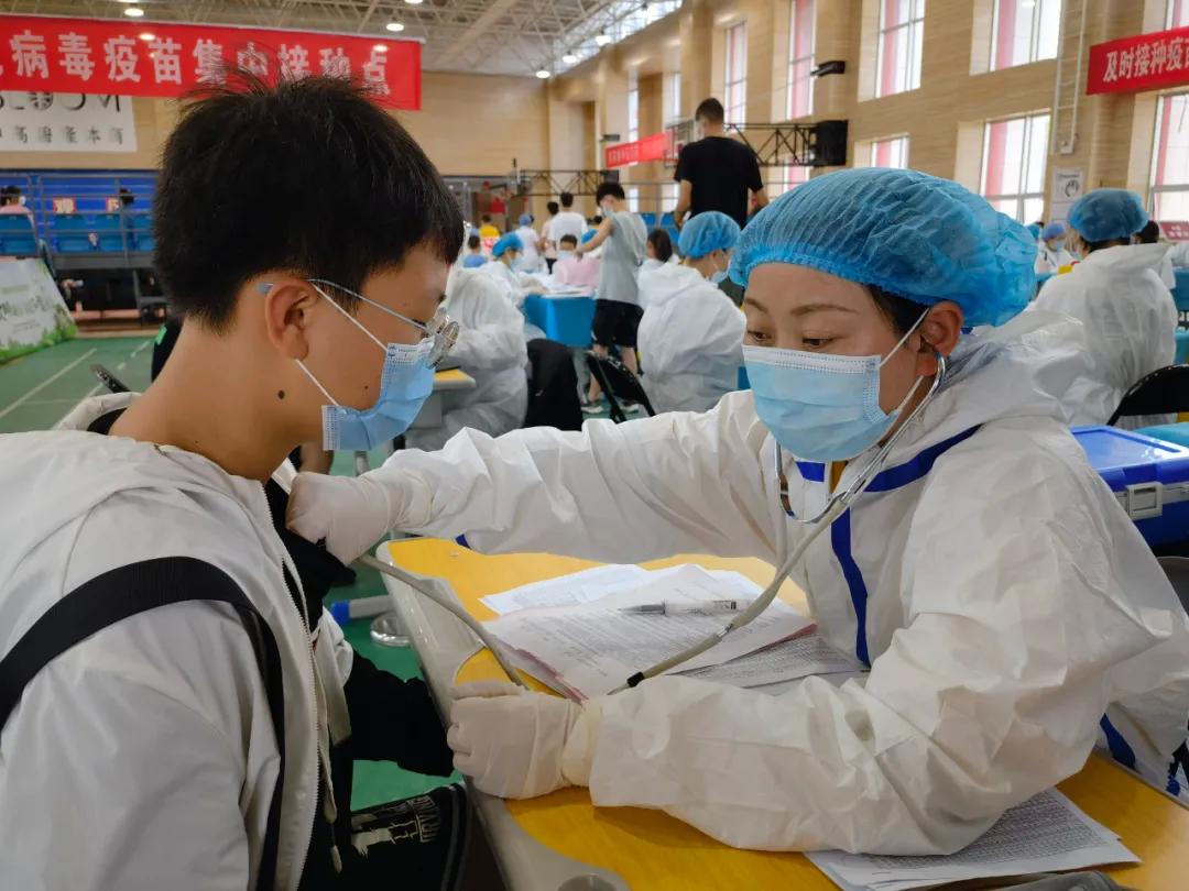新冠病毒，全球挑战与人类应对策略