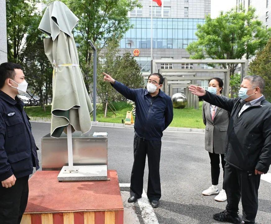 中国抗疫英雄群像，十大人物铸就时代荣光