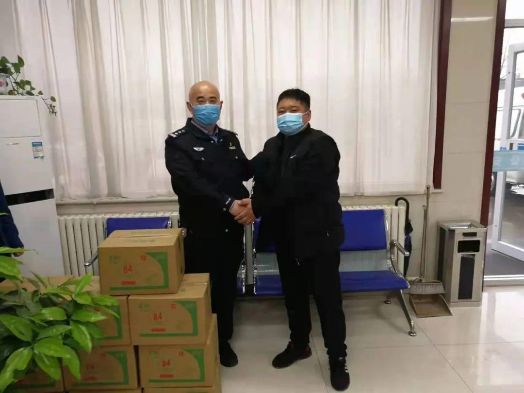 社区安全与健康的守护者，疫情防控部门电话连线行动