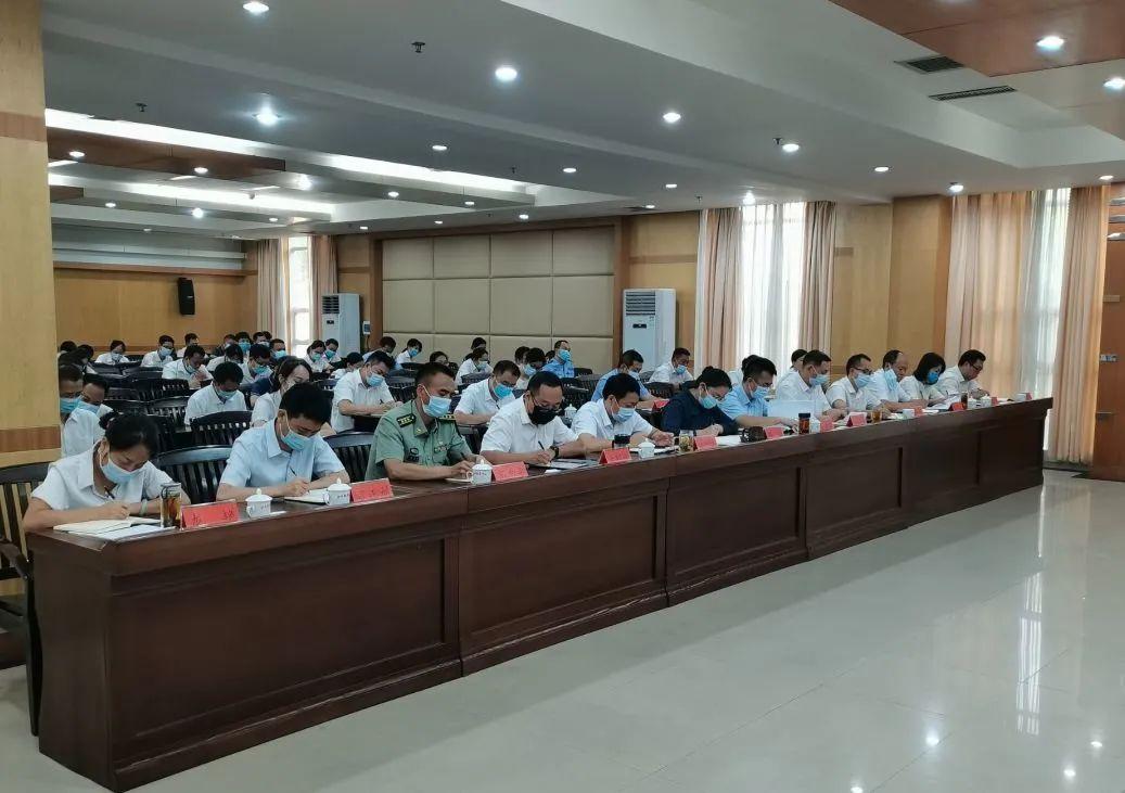 疫情防控全面升级，加强措施，坚决遏制疫情扩散势头