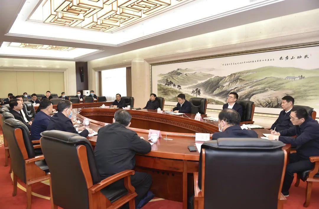 疫情防控全面升级，加强措施，坚决遏制疫情扩散势头