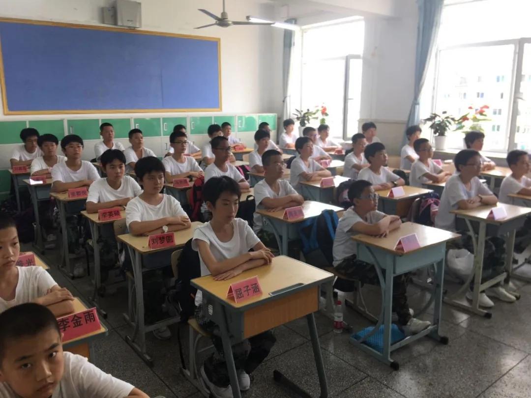 防疫政策下的电话沟通，连接心灵，共筑理解与希望之桥