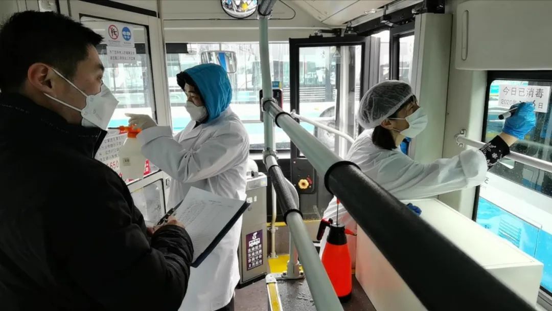 疫情之下，出行是否安全？探讨出门与否的抉择。