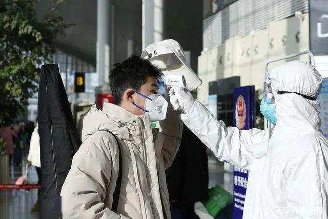 疫情形势严峻，全球抗疫面临挑战