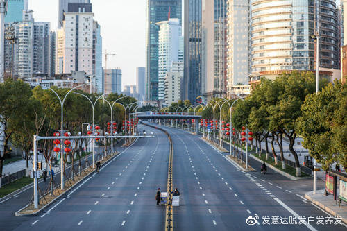 未受疫情影响城市的奇迹与挑战