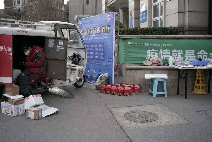 疫情期间的快递暂停特殊时刻