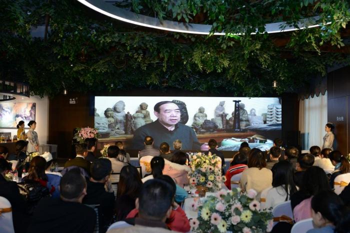 镇外区，地理与经济交织的新概念解读