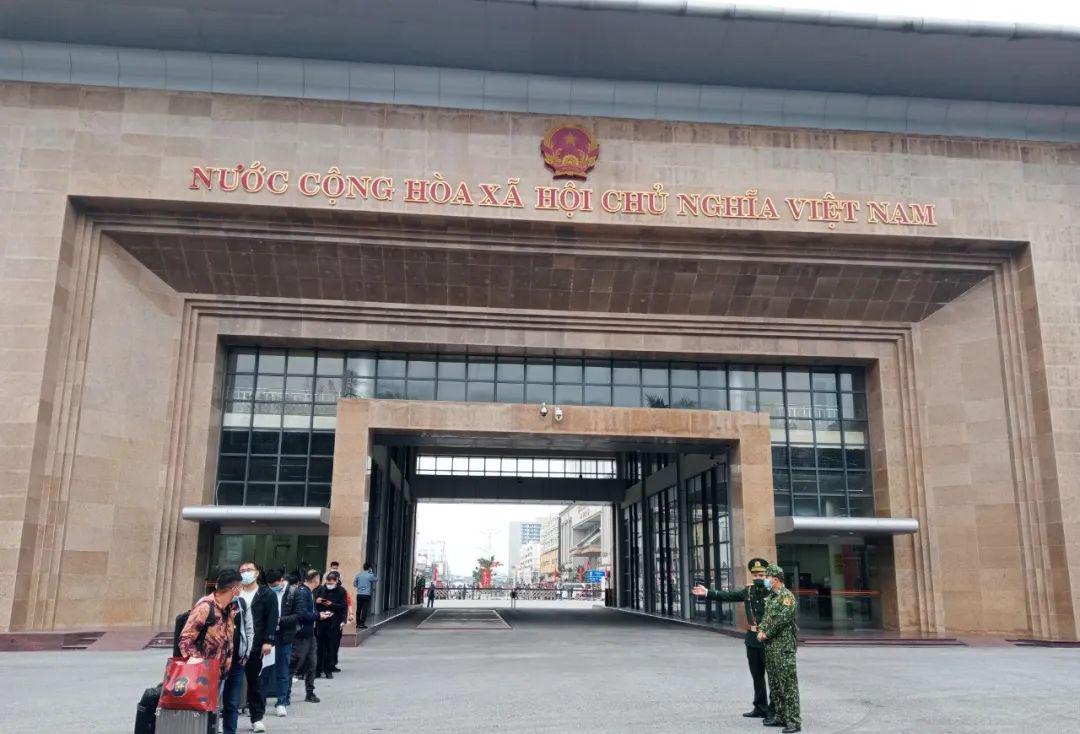 疫情之下国门开放时刻