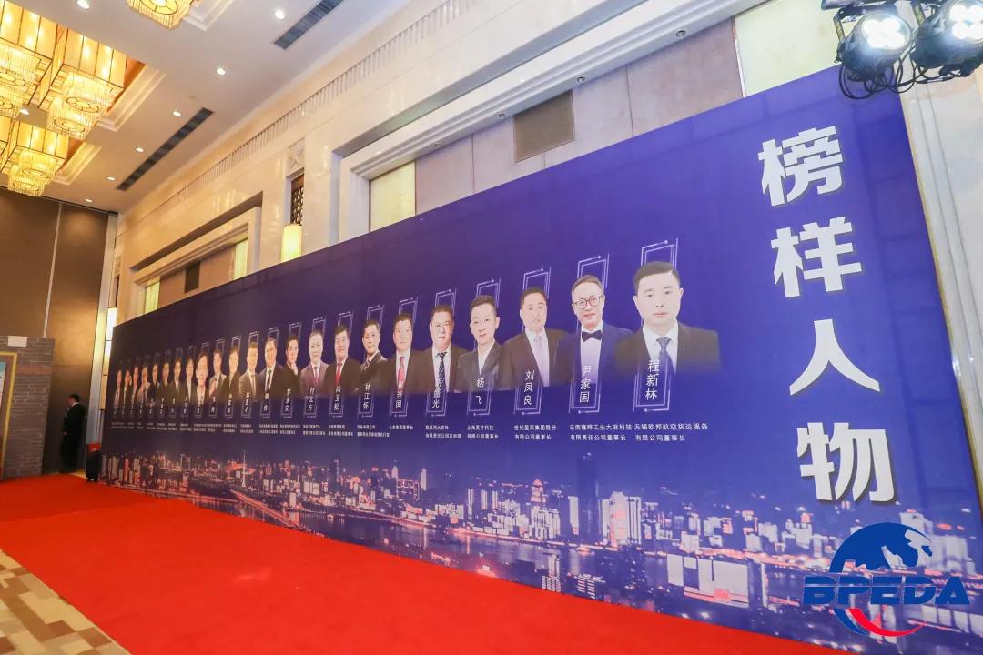 全球与中国疫情最新进展报告（2021年概览）