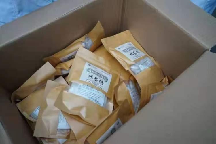 上海解封时刻，希望曙光与不屈斗志的交织