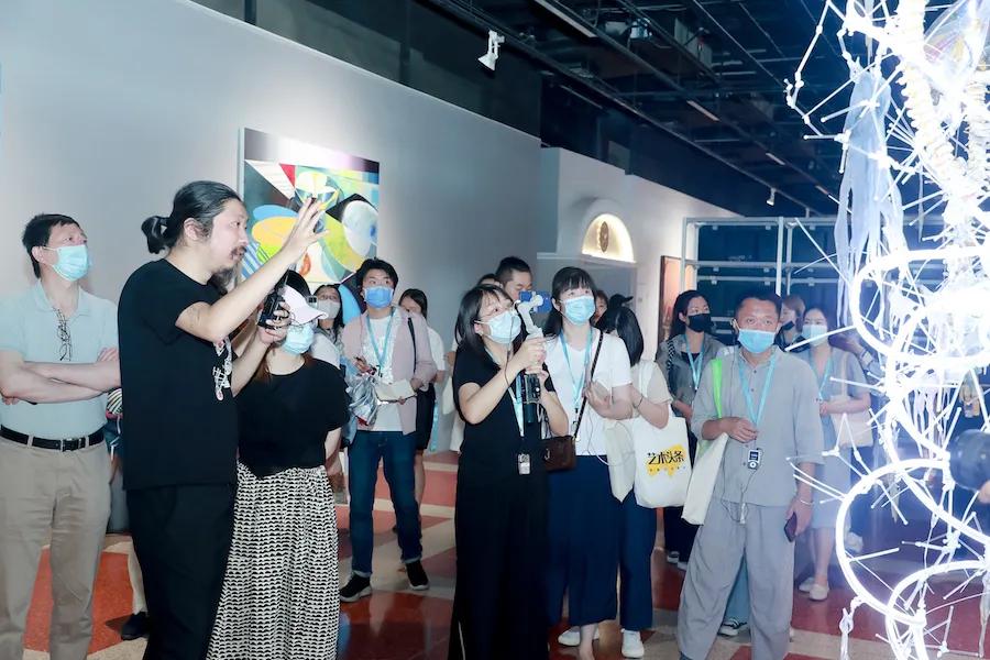全球疫情爆发，历史性的转折点