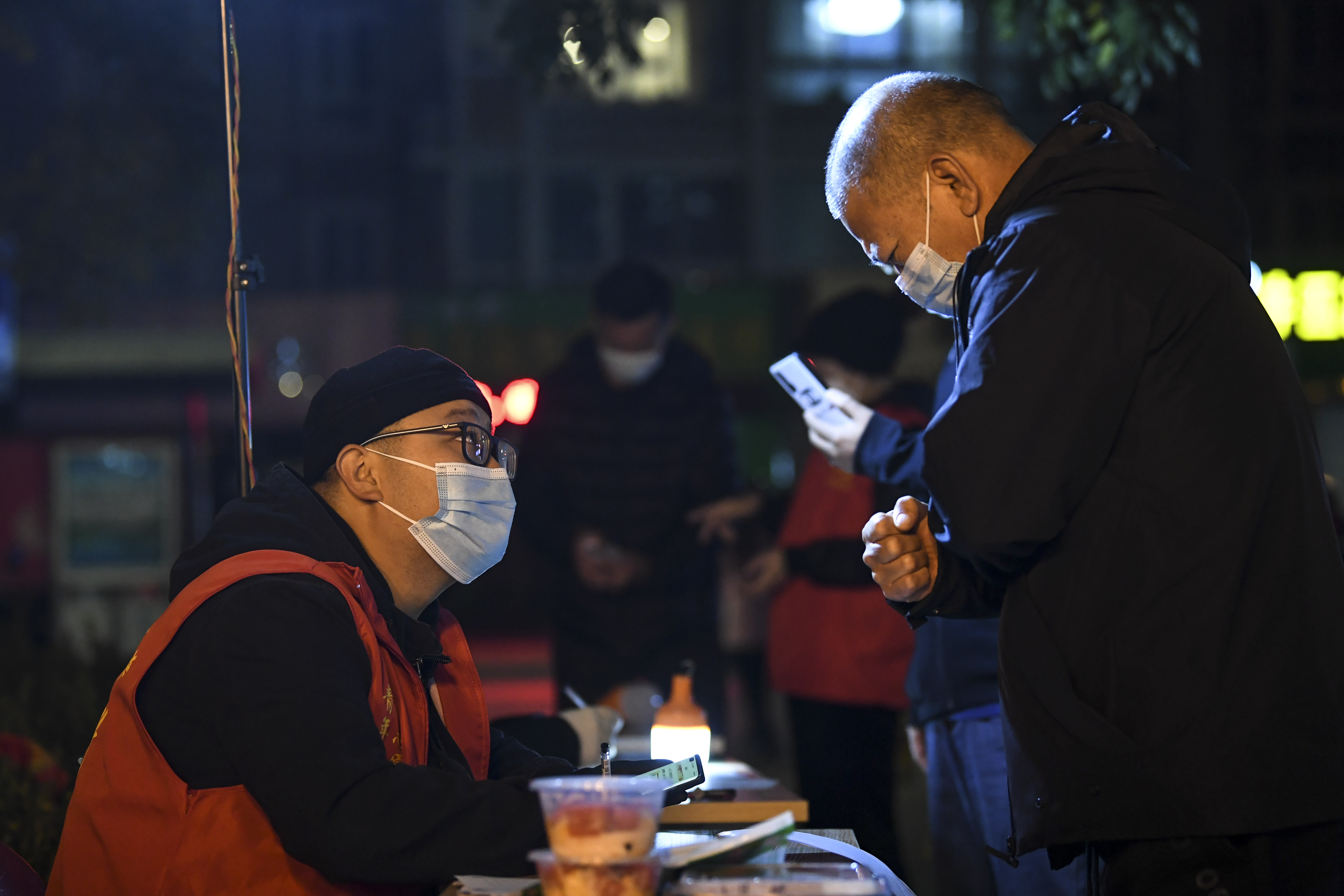 疫情解除钟声响彻，曙光照亮希望之路