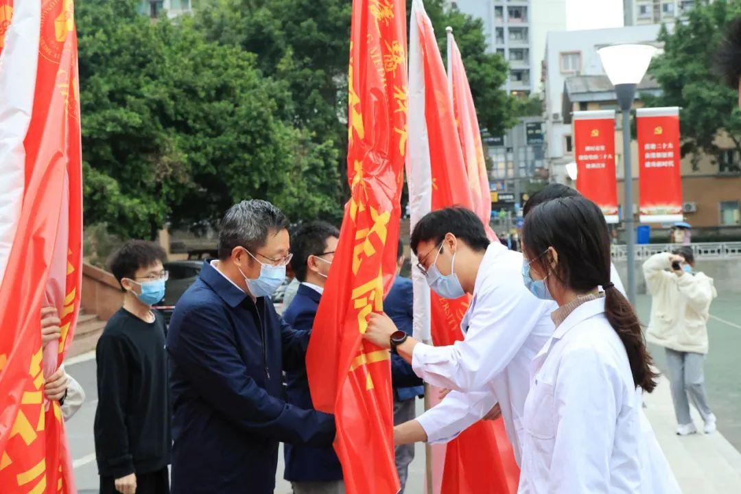 重庆疫情数据图分析