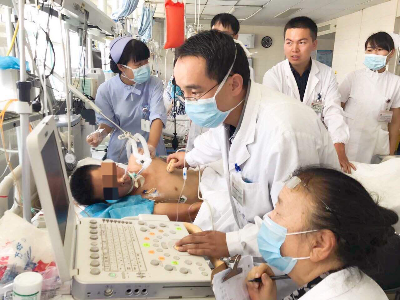 全球疫情实时数据、分析与展望概览