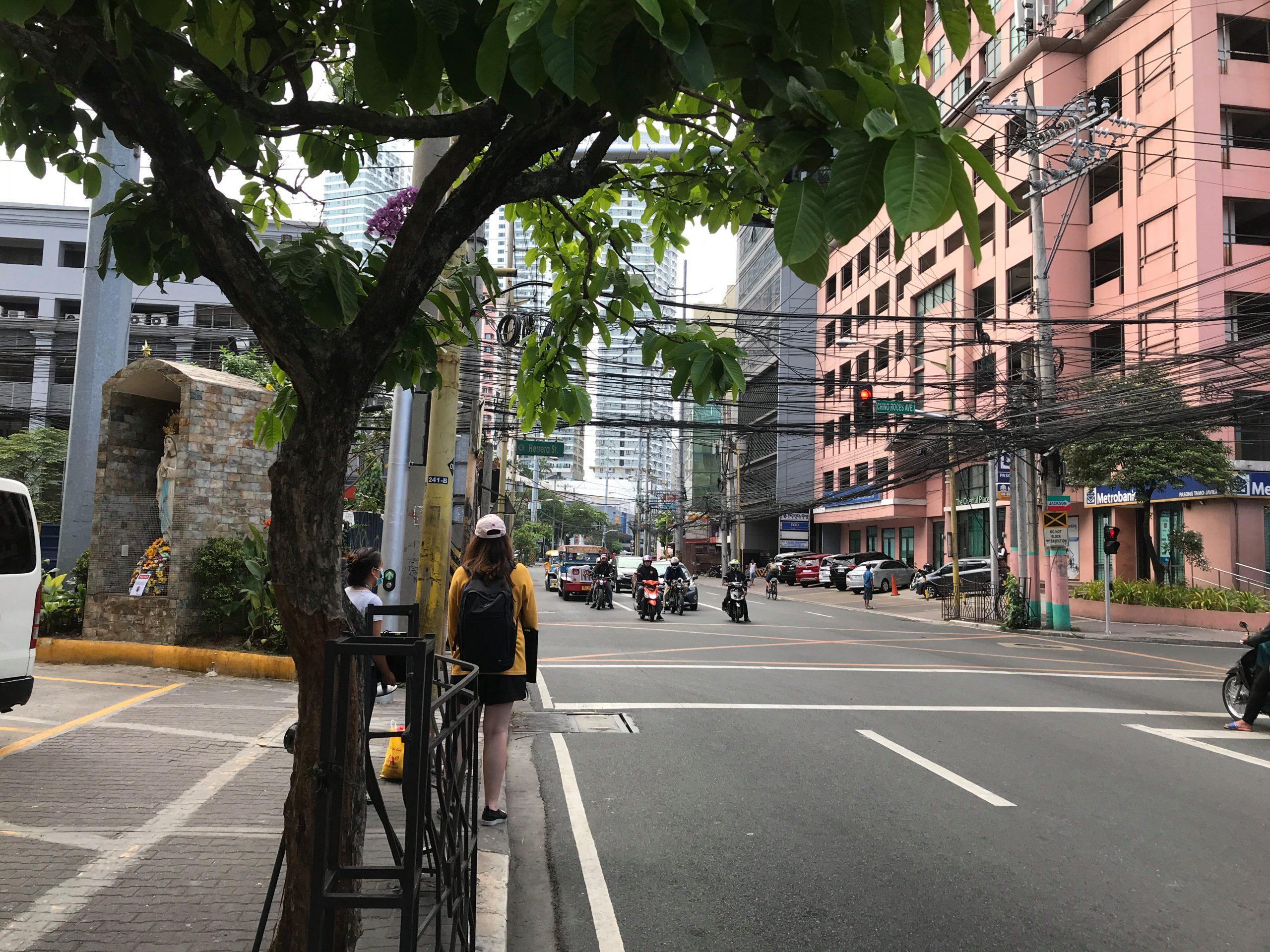疫情封城时刻，历史记忆与时代考验的挑战