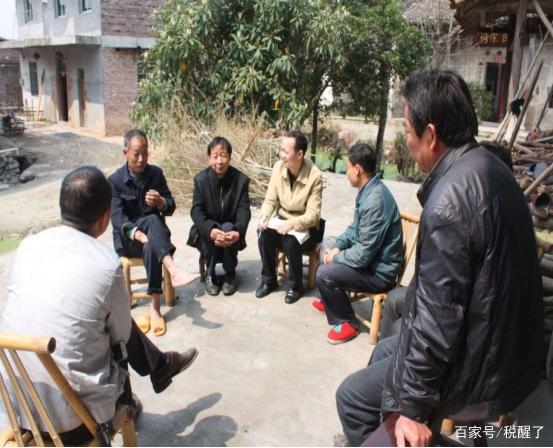 疫情下的重庆市龙华镇农庆村干部热线故事，一线抗疫与为民服务的温情纪实
