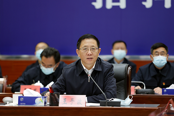 云南省委书记在疫情期间展现责任与担当