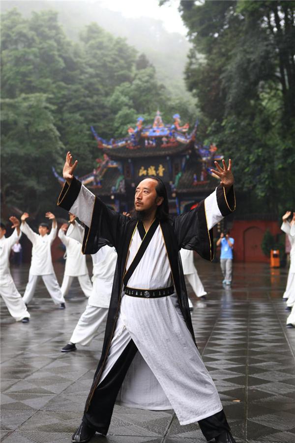 澳门与太原，双城疫情管制的硬核与温度