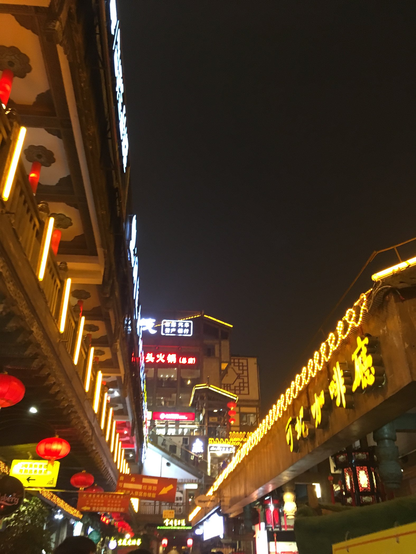 双城记，成都的烟火与澳门的霓虹