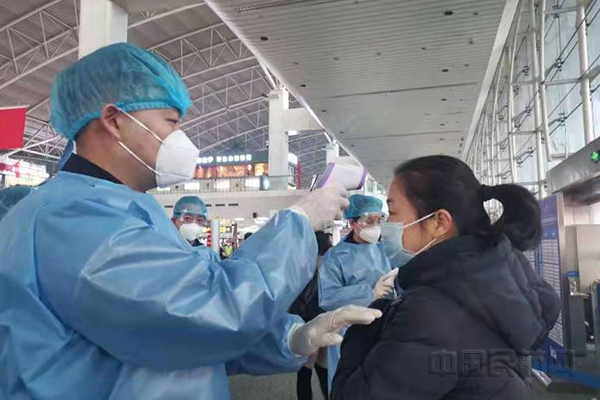 乌鲁木齐机场疫情防控专班，守护空中门户的钢铁防线