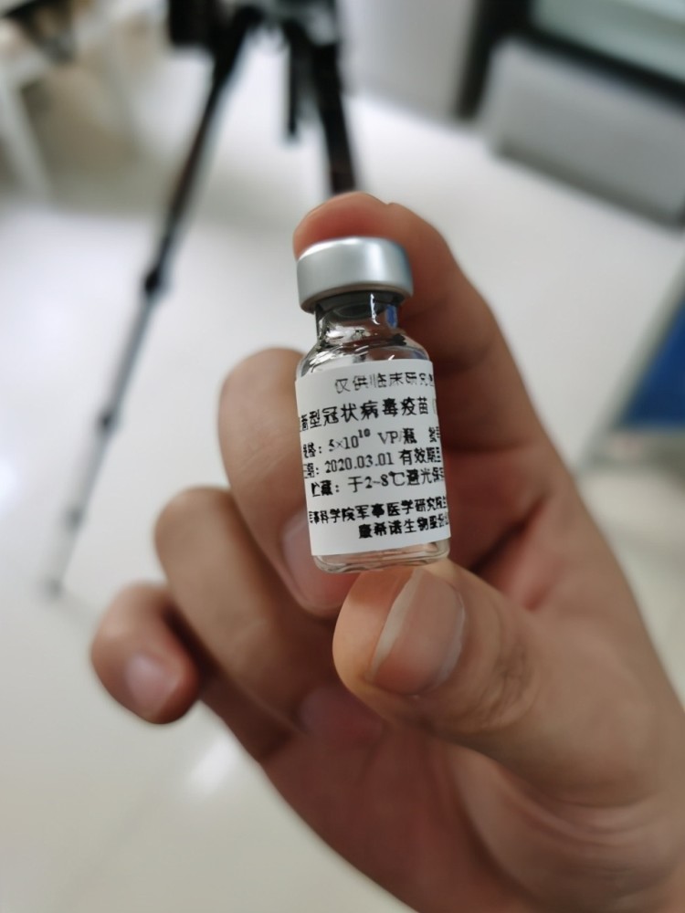 北京疫苗与武汉疫苗，中国双城记下的抗疫科技较量与合作