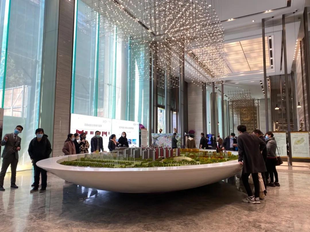 杭州地铁口罩令松绑，自由呼吸背后的城市温度与理性思考