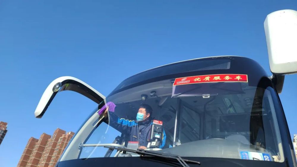 口罩下的北京公交车，一座城市的呼吸与沉默