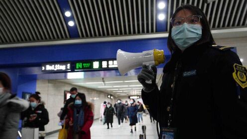 口罩下的旋律，北京地铁卖唱者的防疫困境与社会反思