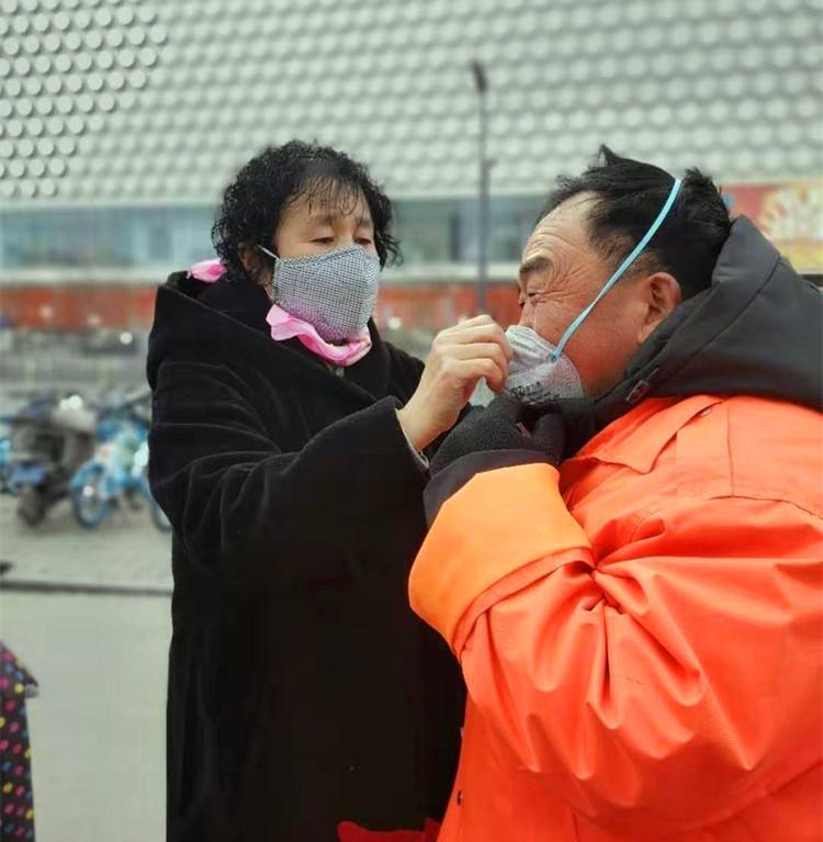 北京地铁裸脸时代，当口罩不再是必需品