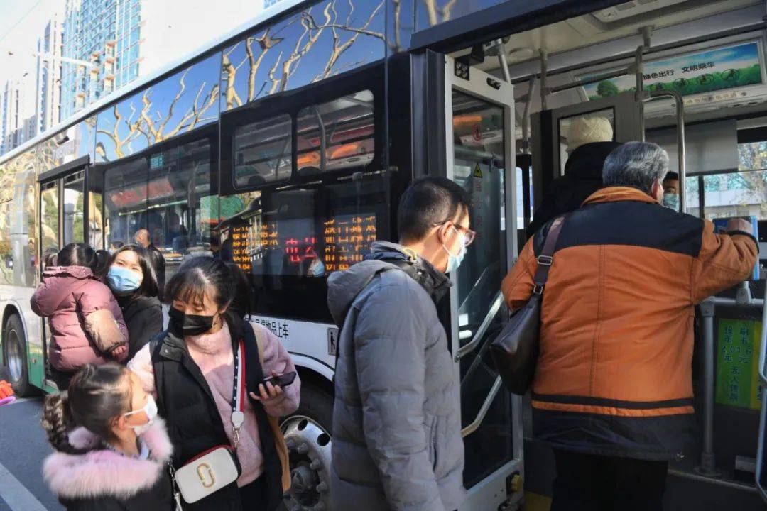 北京公交车戴口罩规定，公共卫生政策下的市民生活变迁