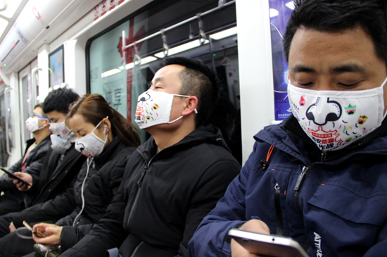 北京地铁口罩令升级，不戴口罩将面临依法处理，市民如何应对？