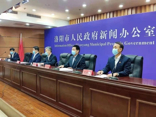 疫情下的河南与成都，省委书记的决策与两地人民的坚韧