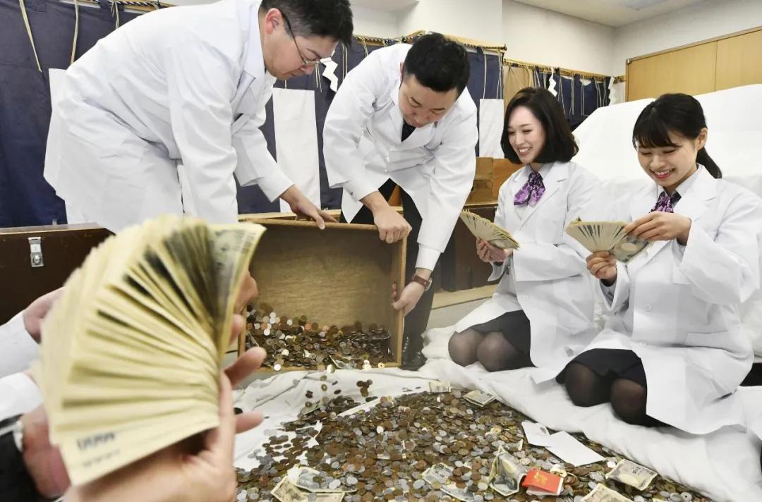 双城记，北京疫情反弹与武汉复苏背后的中国抗疫启示录