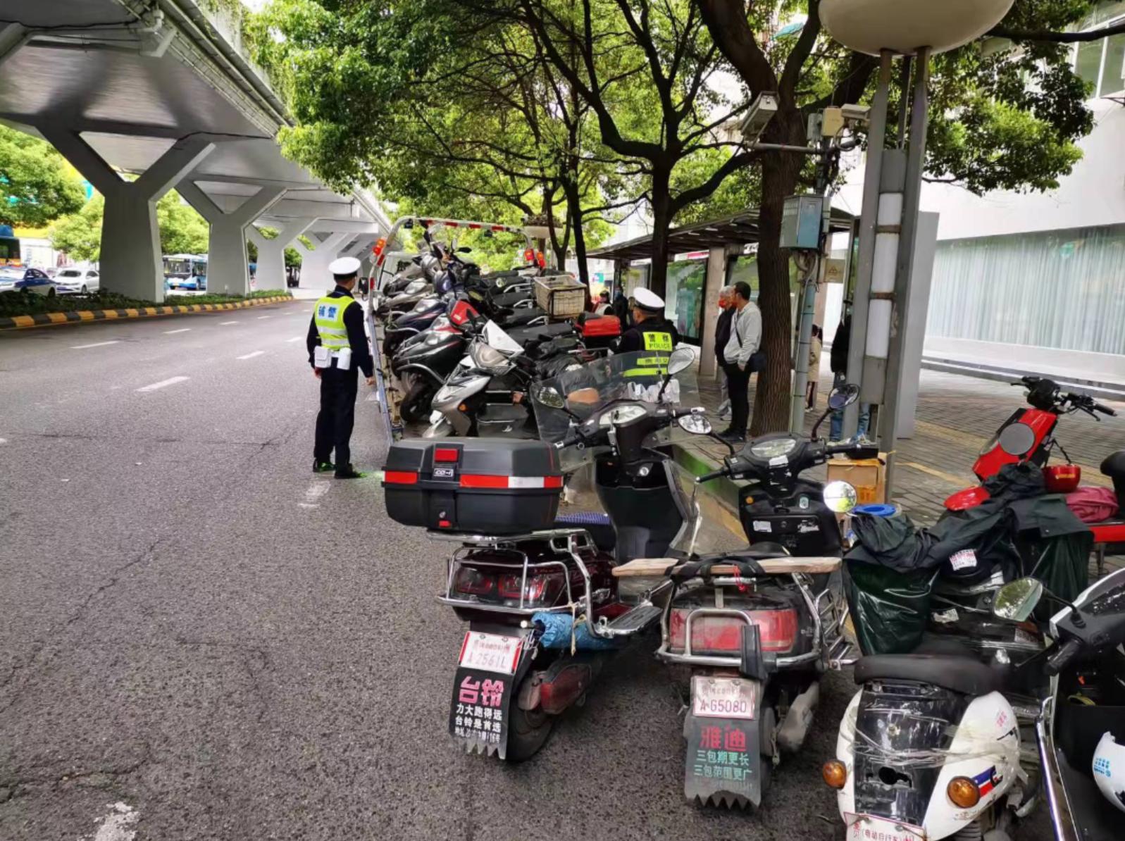 疫情双城记，北京防控再升级，贵阳动态清零下的民生突围