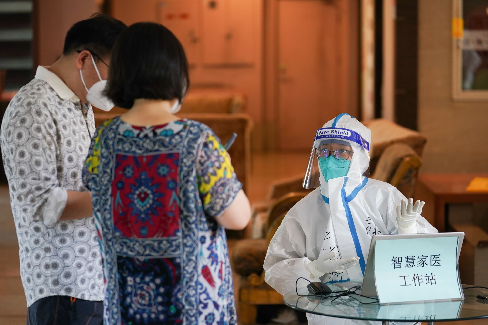 疫情双城记，北京防控升级与福州精准施策背后的中国抗疫新动态