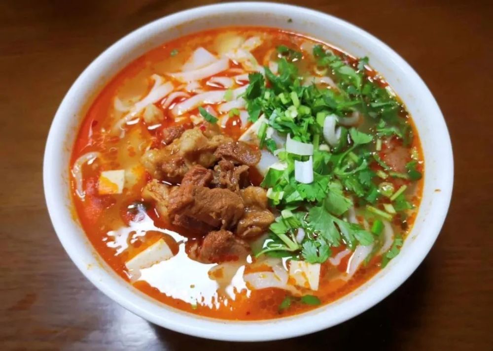 疫情下的沈阳鸡架与银川，美食背后的城市温度与抗疫故事