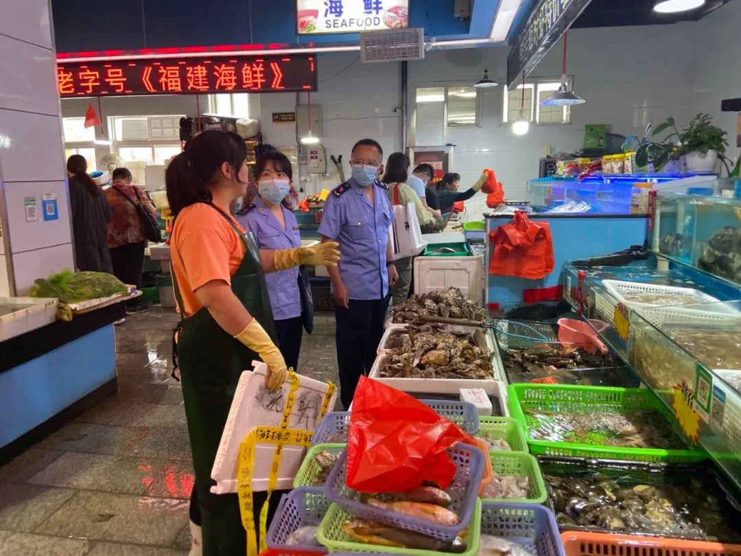南京禄口海鲜市场疫情，溯源、影响与公共卫生反思