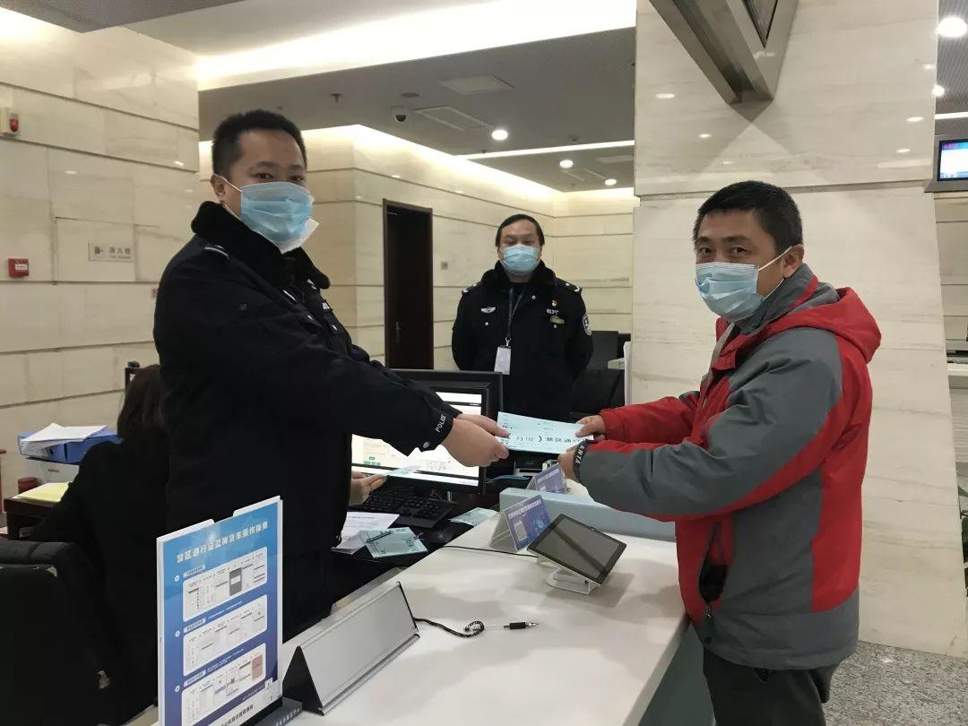 南京疫情第三场发布会，防控措施升级与市民关切回应