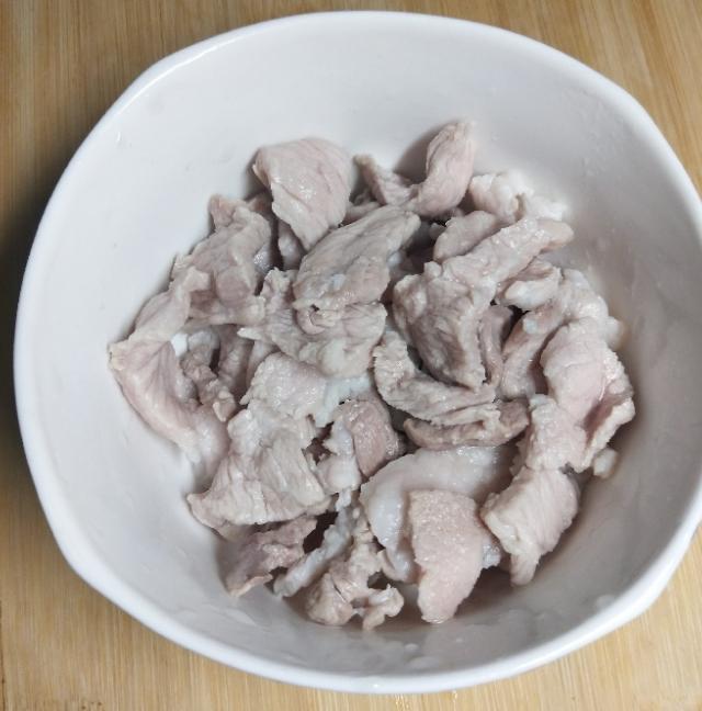 沈阳鸡架摊主疫情下的坚守与昆明晴雨交替的民生温度